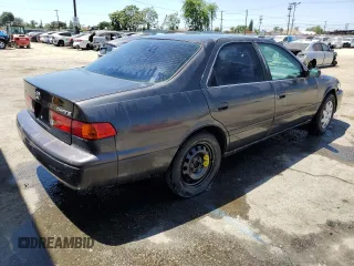 2001 Toyota Camry CE z VIN 4T1BG22K81U783489, wystawiony jako Copart lot #57893115 z przebiegiem 154 352 mil mil oraz Tytuł czysty. Historia ofert i sprzedaży dostępna na DreamBid. Obrazek 3.