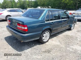 1998 Volvo S90 с VIN YV1KS9605W1128293, выставлен на аукционе IAAI как лот 42332645 с пробегом 252 576 миль миль и . История ставок и продаж доступна на DreamBid. Изображение 4.