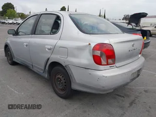 2000 Toyota ECHO z VIN JTDBT1235Y0082364, wystawiony jako IAAI lot #41894846 z przebiegiem 247 781 mil mil oraz . Historia ofert i sprzedaży dostępna na DreamBid. Obrazek 3.