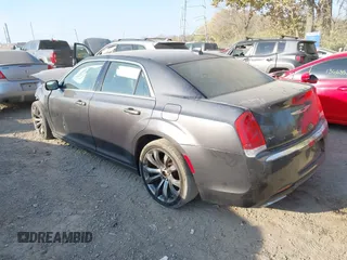 2016 Chrysler 300 Limited with VIN 2C3CCAAG2GH123881, listed as a IAAI auction lot 40713271 with 185,812 mi miles. Bid and sale history available at carsss.com. Image 3.