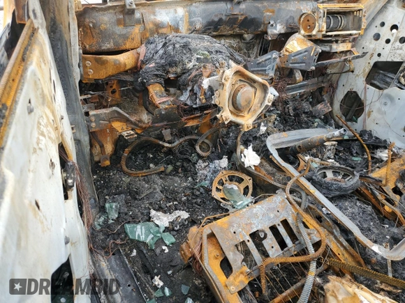 2006 Hummer H3 z VIN 5GTDN136868153785, wystawiony jako Copart lot #58202235 z przebiegiem Nie podano mil oraz Szkoda całkowita • Salvage title. Historia ofert i sprzedaży dostępna na DreamBid. Obrazek 8.