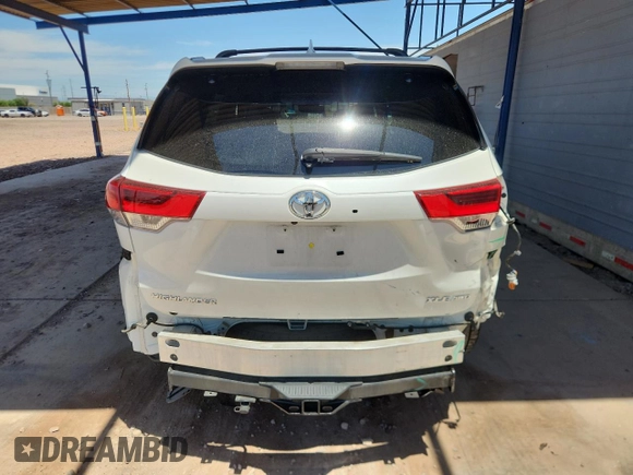 2018 Toyota Highlander SE z VIN 5TDJZRFH2JS550407, wystawiony jako Copart lot #61050545 z przebiegiem 71 711 mil mil oraz Szkoda całkowita • Salvage title. Historia ofert i sprzedaży dostępna na DreamBid. Obrazek 6.