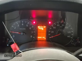 2019 Nissan NV SV z VIN 1N6AF0KY3KN807301, wystawiony jako IAAI lot #42479676 z przebiegiem 145 285 mil mil oraz . Historia ofert i sprzedaży dostępna na DreamBid. Obrazek 28.