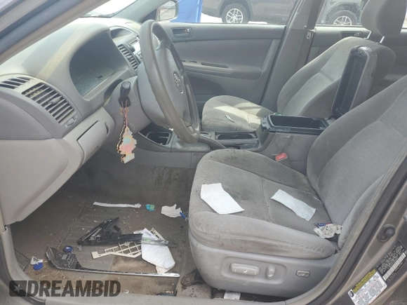 2004 Toyota Camry LE z VIN 4T1BE32K74U848946, wystawiony jako Copart lot #56030995 z przebiegiem Nie podano mil oraz Szkoda całkowita • Salvage title. Historia ofert i sprzedaży dostępna na DreamBid. Obrazek 7.