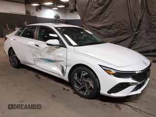 2025 Hyundai Elantra SEL Convenience z VIN KMHLS4DG2SU895603, wystawiony jako IAAI lot #41418366 z przebiegiem 209 mil mil oraz . Historia ofert i sprzedaży dostępna na DreamBid. Obrazek 1.