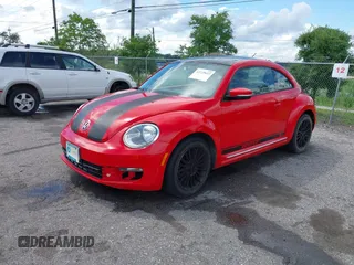 2013 Volkswagen Beetle 2.5L w/Sun/Sound/Nav с VIN 3VWJP7AT7DM686412, выставлен на аукционе IAAI как лот 42239653 с пробегом 76 237 миль миль и . История ставок и продаж доступна на DreamBid. Изображение 17.