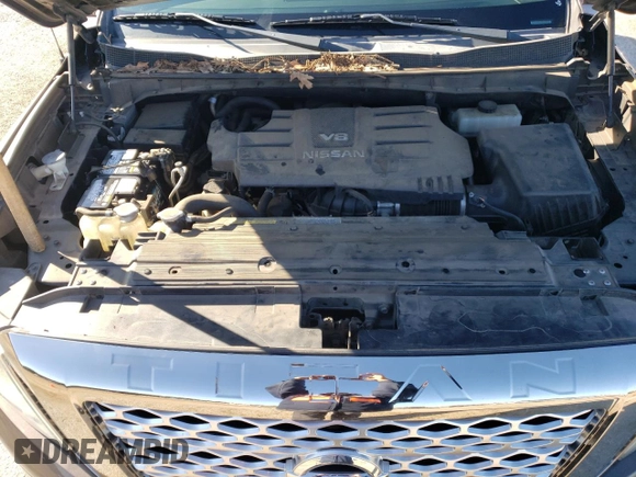 2017 Nissan Titan SL z VIN 1N6AA1E54HN512447, wystawiony jako Copart lot #85330734 z przebiegiem 119 424 mil mil oraz Czysty tytuł • Clean title. Historia ofert i sprzedaży dostępna na DreamBid. Obrazek 11.