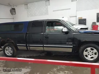 2000 Chevrolet Silverado 1500 LS with VIN 2GCEC19T3Y1333843, listed as a IAAI auction lot 41721344 with 1 mi miles. Bid and sale history available at carsss.com. Image 13.