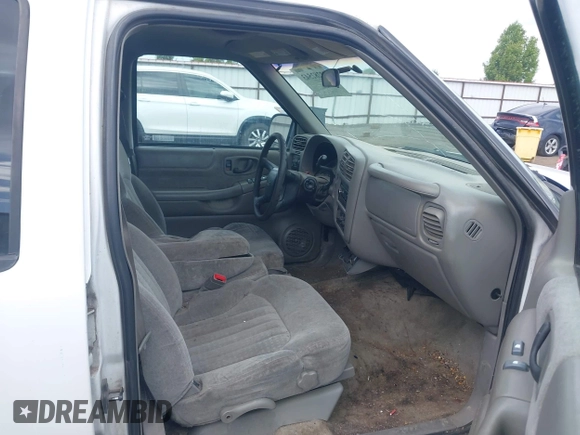 2000 Chevrolet Blazer LT с VIN 1GNDT13W1Y2366880, выставлен на аукционе IAAI как лот 42282543 с пробегом 245 806 миль миль и . История ставок и продаж доступна на DreamBid. Изображение 5.