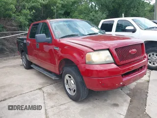 2005 Ford F-150 XLT z VIN 1FTRW12W85FB26978, wystawiony jako IAAI lot #42422608 z przebiegiem 266 215 mil mil oraz . Historia ofert i sprzedaży dostępna na DreamBid. Obrazek 1.