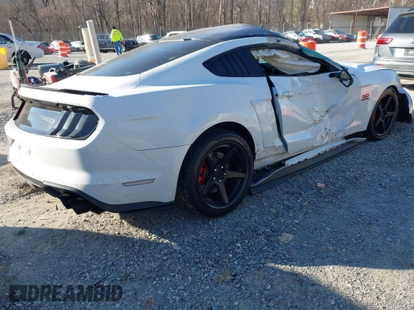 2018 Ford Mustang GT with VIN 1FA6P8CF1J5121926, listed as a IAAI auction lot 41771904 with 32,373 mi miles. Bid and sale history available at carsss.com. Image 4.