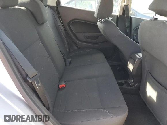 2015 Ford Fiesta SE z VIN 3FADP4EJ3FM115449, wystawiony jako Copart lot #57408015 z przebiegiem 175 083 mil mil oraz Czysty tytuł • Clean title. Historia ofert i sprzedaży dostępna na DreamBid. Obrazek 10.