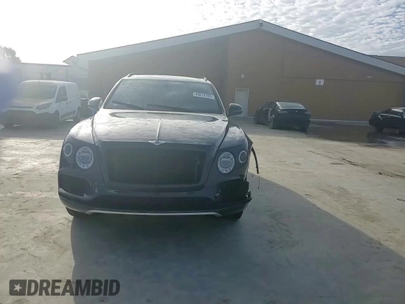 2019 Bentley Bentayga V8 z VIN SJAAM2ZV3KC027084, wystawiony jako Copart lot #45814705 z przebiegiem 38 490 mil mil oraz Szkoda całkowita • Salvage title. Historia ofert i sprzedaży dostępna na DreamBid. Obrazek 10.