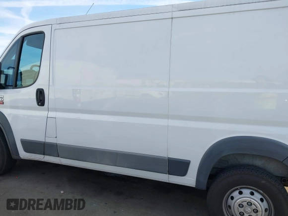 2016 Ram ProMaster Cargo z VIN 3C6TRVAG5GE134667, wystawiony jako IAAI lot #41411317 z przebiegiem 109 352 mil mil oraz . Historia ofert i sprzedaży dostępna na DreamBid. Obrazek 14.