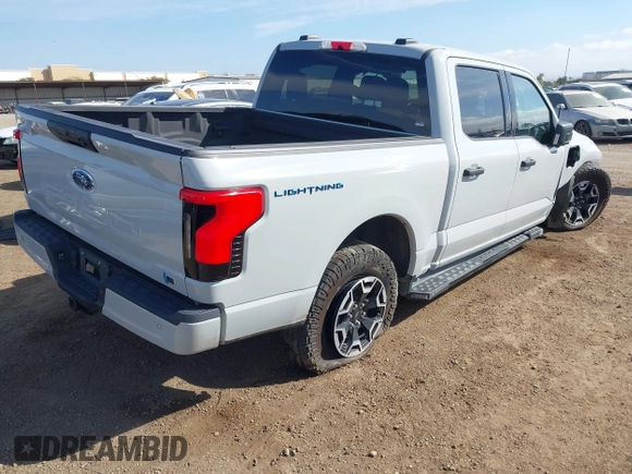 2023 Ford F-150 Lightning Pro z VIN 1FTVW1EL6PWG01336, wystawiony jako IAAI lot #41692903 z przebiegiem 39 085 mil mil oraz . Historia ofert i sprzedaży dostępna na DreamBid. Obrazek 4.