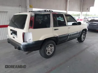 1996 Jeep Grand Cherokee Laredo z VIN 1J4FX58S7TC157272, wystawiony jako IAAI lot #42422023 z przebiegiem 229 170 mil mil oraz . Historia ofert i sprzedaży dostępna na DreamBid. Obrazek 4.