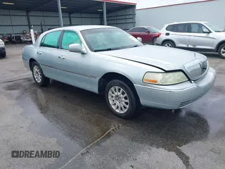 2007 Lincoln Town Car Signature z VIN 1LNHM81V57Y636341, wystawiony jako IAAI lot #42025463 z przebiegiem Nie podano mil oraz . Historia ofert i sprzedaży dostępna na DreamBid. Obrazek 1.