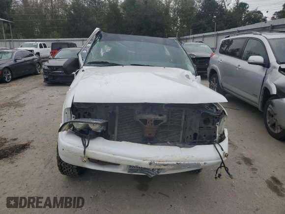 2002 GMC Sonoma SL z VIN 1GTCS145728219657, wystawiony jako Copart lot #85582124 z przebiegiem Nie podano mil oraz Szkody całkowita. Historia ofert i sprzedaży dostępna na DreamBid. Obrazek 5.
