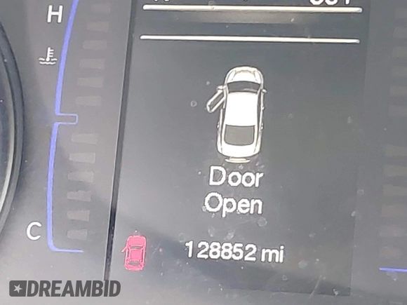 2015 Chrysler 200 Limited with VIN 1C3CCCAB5FN760835, listed as a IAAI auction lot 41566715 with 128,852 mi miles. Bid and sale history available at carsss.com. Image 15.