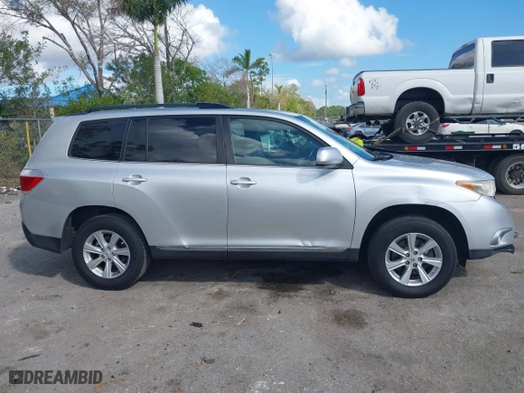 2011 Toyota Highlander with VIN 5TDZK3EH0BS036157, listed as a IAAI auction lot 41589348 with 182,005 mi miles. Bid and sale history available at carsss.com. Image 13.