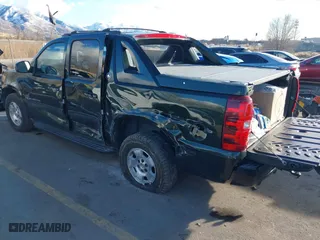 2013 Chevrolet Avalanche LS with VIN 3GNMCEE02DG321870, listed as a IAAI auction lot 41230404 with 114,216 mi miles. Bid and sale history available at carsss.com. Image 3.