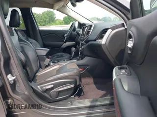 2018 Jeep Cherokee Trailhawk с VIN 1C4PJMBX5JD506253, выставлен на аукционе IAAI как лот 42074040 с пробегом 168 732 миль миль и . История ставок и продаж доступна на DreamBid. Изображение 5.