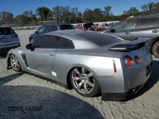 2009 Nissan GT-R Premium z VIN JN1AR54F49M252803, wystawiony jako Copart lot #75776124 z przebiegiem Nie podano mil oraz Nie do naprawy • Non repairable. Historia ofert i sprzedaży dostępna na DreamBid. Obrazek 2.