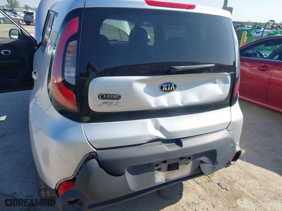 2015 Kia Soul with VIN KNDJN2A22F7770587, listed as a IAAI auction lot 42100497 with 114,933 mi miles. Bid and sale history available at carsss.com. Image 6.