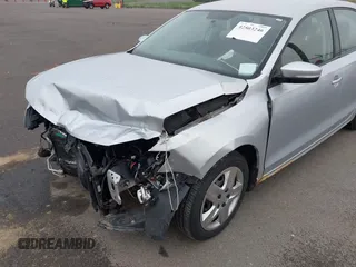 2011 Volkswagen Jetta SE с VIN 3VWDZ7AJ2BM348984, выставлен на аукционе IAAI как лот 42503246 с пробегом 77 392 миль миль и . История ставок и продаж доступна на DreamBid. Изображение 6.