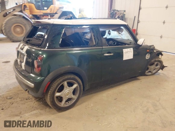 2004 MINI Hardtop with VIN WMWRC33494TC55068, listed as a IAAI auction lot 42057372 with Not provided miles and . Bid and sale history available at DreamBid. Image 4.