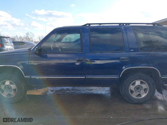 1998 Chevrolet Tahoe with VIN 1GNEK13RXWJ372276, listed as a IAAI auction lot 41458359 with 229,582 mi miles. Bid and sale history available at carsss.com. Image 15.