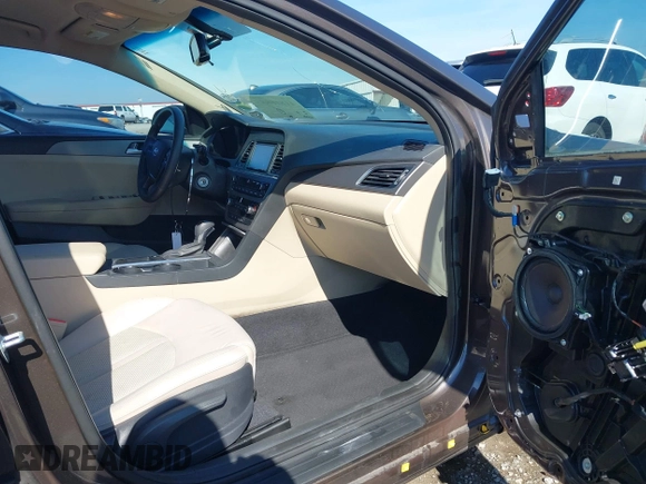 2016 Hyundai Sonata SE z VIN 5NPE24AF5GH269327, wystawiony jako IAAI lot #41810855 z przebiegiem 120 379 mil mil oraz . Historia ofert i sprzedaży dostępna na DreamBid. Obrazek 5.
