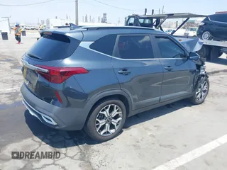2022 Kia Seltos EX z VIN KNDERCAA2N7246714, wystawiony jako IAAI lot #42282653 z przebiegiem 51 650 mil mil oraz . Historia ofert i sprzedaży dostępna na DreamBid. Obrazek 4.