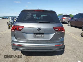 2024 Volkswagen Tiguan SE z VIN 3VVMB7AX3RM078249, wystawiony jako Copart lot #57566155 z przebiegiem 25 713 mil mil oraz Szkoda całkowita • Salvage title. Historia ofert i sprzedaży dostępna na DreamBid. Obrazek 6.