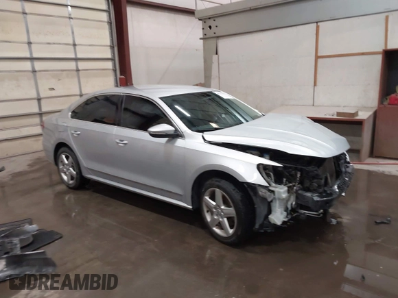 2016 Volkswagen Passat S z VIN 1VWAS7A30GC013577, wystawiony jako IAAI lot #42231654 z przebiegiem 84 918 mil mil oraz . Historia ofert i sprzedaży dostępna na DreamBid. Obrazek 1.