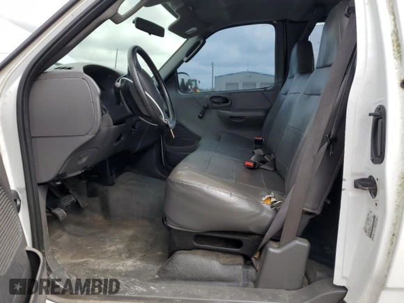 2003 Ford F-150 XL z VIN 1FTRX17283NA47526, wystawiony jako Copart lot #56548415 z przebiegiem 113 287 mil mil oraz Szkoda całkowita • Salvage title. Historia ofert i sprzedaży dostępna na DreamBid. Obrazek 7.