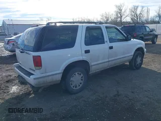 1996 GMC Jimmy SL with VIN 1GKDT13W8T2522192, listed as a IAAI auction lot 41439548 with 262,152 mi miles. Bid and sale history available at carsss.com. Image 4.