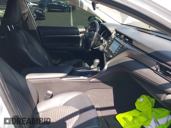 2020 Toyota Camry SE z VIN 4T1G11AK3LU312906, wystawiony jako IAAI lot #42370015 z przebiegiem 67 382 mil mil oraz . Historia ofert i sprzedaży dostępna na DreamBid. Obrazek 5.