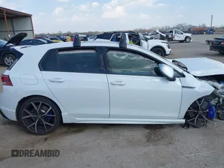 2024 Volkswagen Golf z VIN WVWEB7CD3RW120585, wystawiony jako IAAI lot #41885117 z przebiegiem Nie podano mil oraz . Historia ofert i sprzedaży dostępna na DreamBid. Obrazek 12.