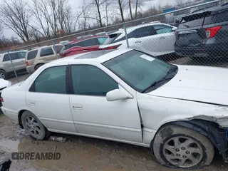 1999 Toyota Camry LE z VIN 4T1BF28K4XU931902, wystawiony jako IAAI lot #41707824 z przebiegiem 171 224 mil mil oraz . Historia ofert i sprzedaży dostępna na DreamBid. Obrazek 13.
