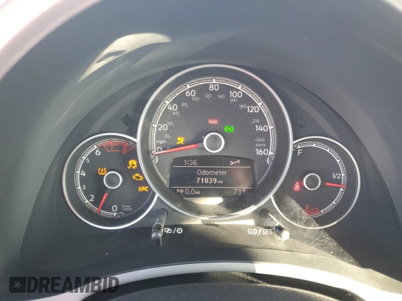 2018 Volkswagen Beetle S z VIN 3VW5DAAT4JM504510, wystawiony jako Copart lot #42905395 z przebiegiem 71 039 mil mil oraz Szkoda całkowita • Salvage title. Historia ofert i sprzedaży dostępna na DreamBid. Obrazek 9.