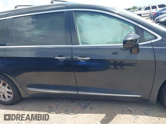 2020 Chrysler Pacifica Touring L with VIN 2C4RC1BG6LR173126, listed as a IAAI auction lot 42517961 with 75,014 mi miles and . Bid and sale history available at DreamBid. Image 14.