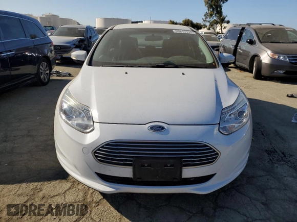 2014 Ford Focus Electric z VIN 1FADP3R47EL364156, wystawiony jako Copart lot #88815175 z przebiegiem 80 828 mil mil oraz Szkody całkowita. Historia ofert i sprzedaży dostępna na DreamBid. Obrazek 5.