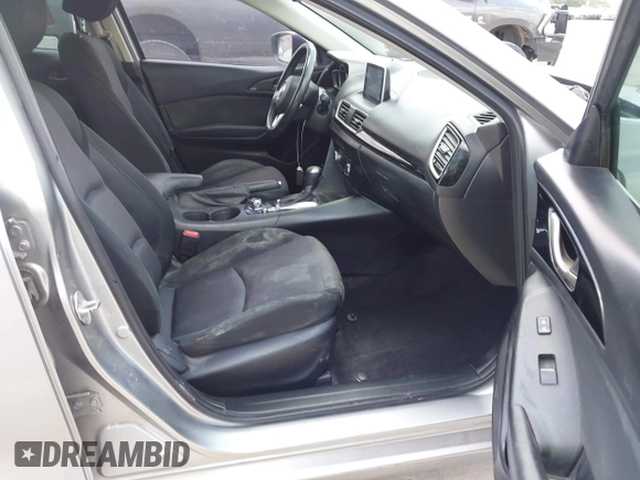 2015 Mazda 3 i Touring z VIN 3MZBM1V73FM144587, wystawiony jako IAAI lot #42422701 z przebiegiem 130 483 mil mil oraz . Historia ofert i sprzedaży dostępna na DreamBid. Obrazek 5.