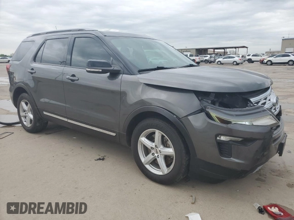 2018 Ford Explorer XLT z VIN 1FM5K7D87JGC32723, wystawiony jako Copart lot #51791465 z przebiegiem 121 053 mil mil oraz Szkoda całkowita • Salvage title. Historia ofert i sprzedaży dostępna na DreamBid. Obrazek 4.