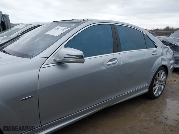 2012 Mercedes-Benz S-Class S 550 with VIN WDDNG7DB2CA456186, listed as a IAAI auction lot 42027448 with 76,997 mi miles. Bid and sale history available at carsss.com. Image 15.