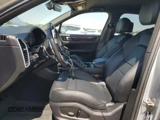 2023 Porsche Cayenne z VIN WP1AA2AY1PDA02553, wystawiony jako Copart lot #49001095 z przebiegiem Nie podano mil oraz Nie do naprawy • Non repairable. Historia ofert i sprzedaży dostępna na DreamBid. Obrazek 7.