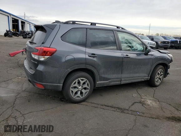 2024 Subaru Forester Premium z VIN JF2SKADC8RH431442, wystawiony jako Copart lot #51538045 z przebiegiem 5 072 mil mil oraz Szkoda całkowita • Salvage title. Historia ofert i sprzedaży dostępna na DreamBid. Obrazek 3.