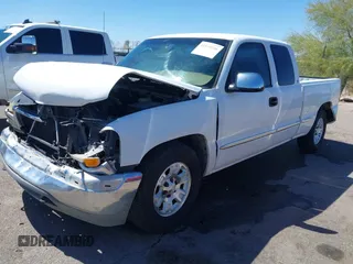 2000 GMC New Sierra 1500 SL with VIN 2GTEC19V0Y1143564, listed as a IAAI auction lot 41839246 with 203,433 mi miles. Bid and sale history available at carsss.com. Image 18.