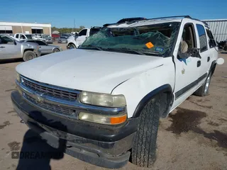 2002 Chevrolet Suburban LT with VIN 1GNFK16Z52J166390, listed as a IAAI auction lot 40688021 with 319,381 mi miles. Bid and sale history available at carsss.com. Image 6.